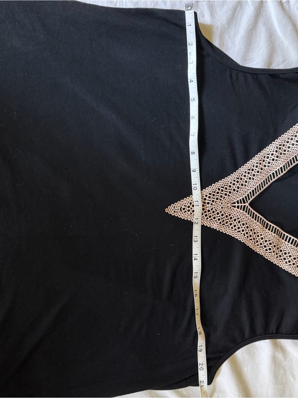 Women’s Black Sleeveless V-Neck Top with Cream Crochet Trim - XL - Picture 4 of 4